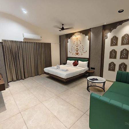 Shree Jalaram Resort Kodāe Kültér fotó