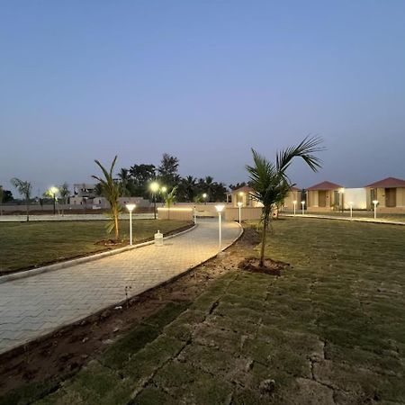 Shree Jalaram Resort Kodāe Kültér fotó