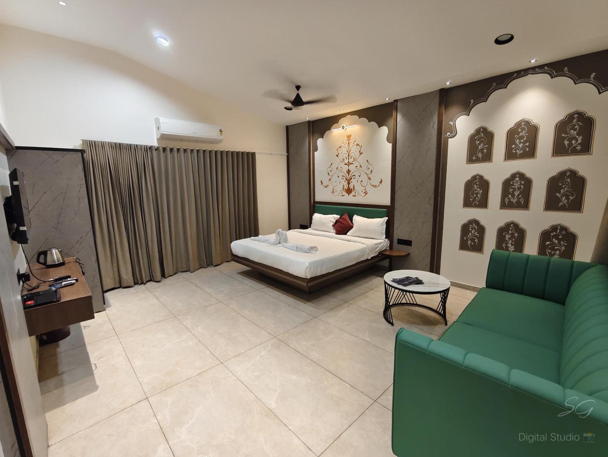 Shree Jalaram Resort Kodāe Kültér fotó