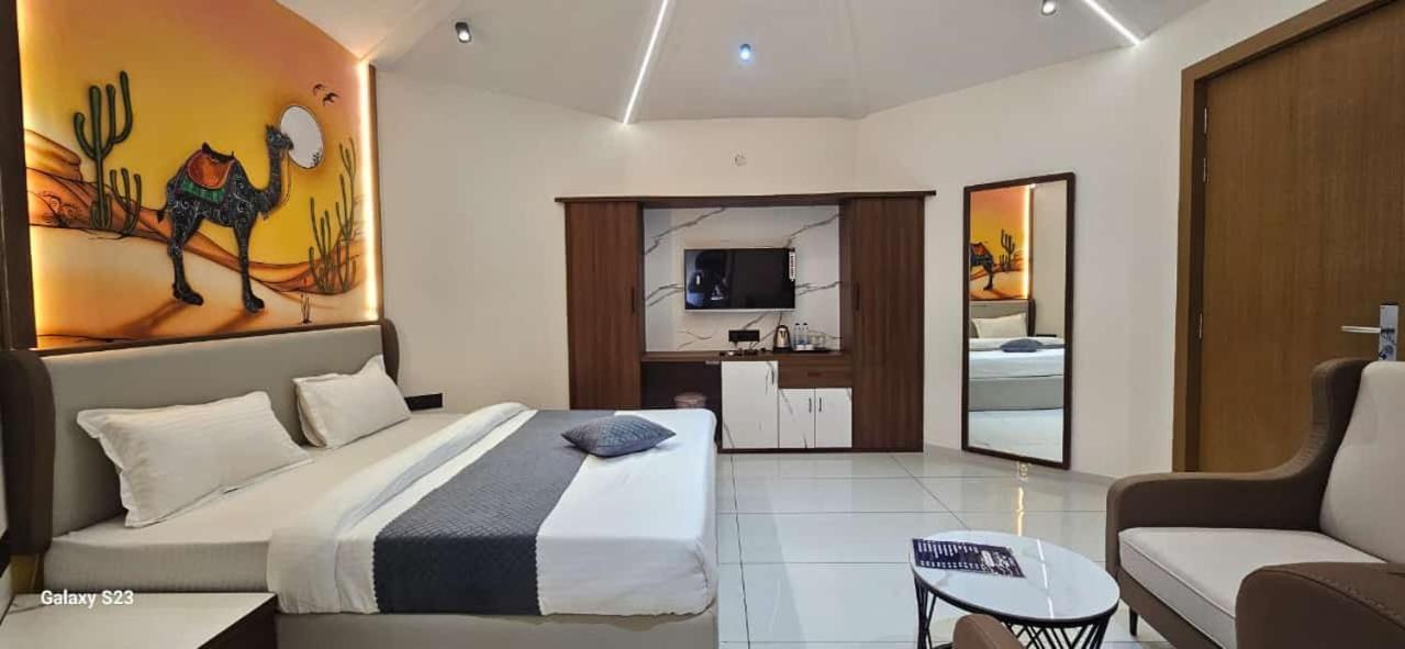 Shree Jalaram Resort Kodāe Kültér fotó