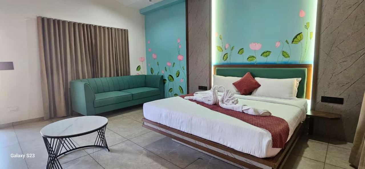 Shree Jalaram Resort Kodāe Kültér fotó