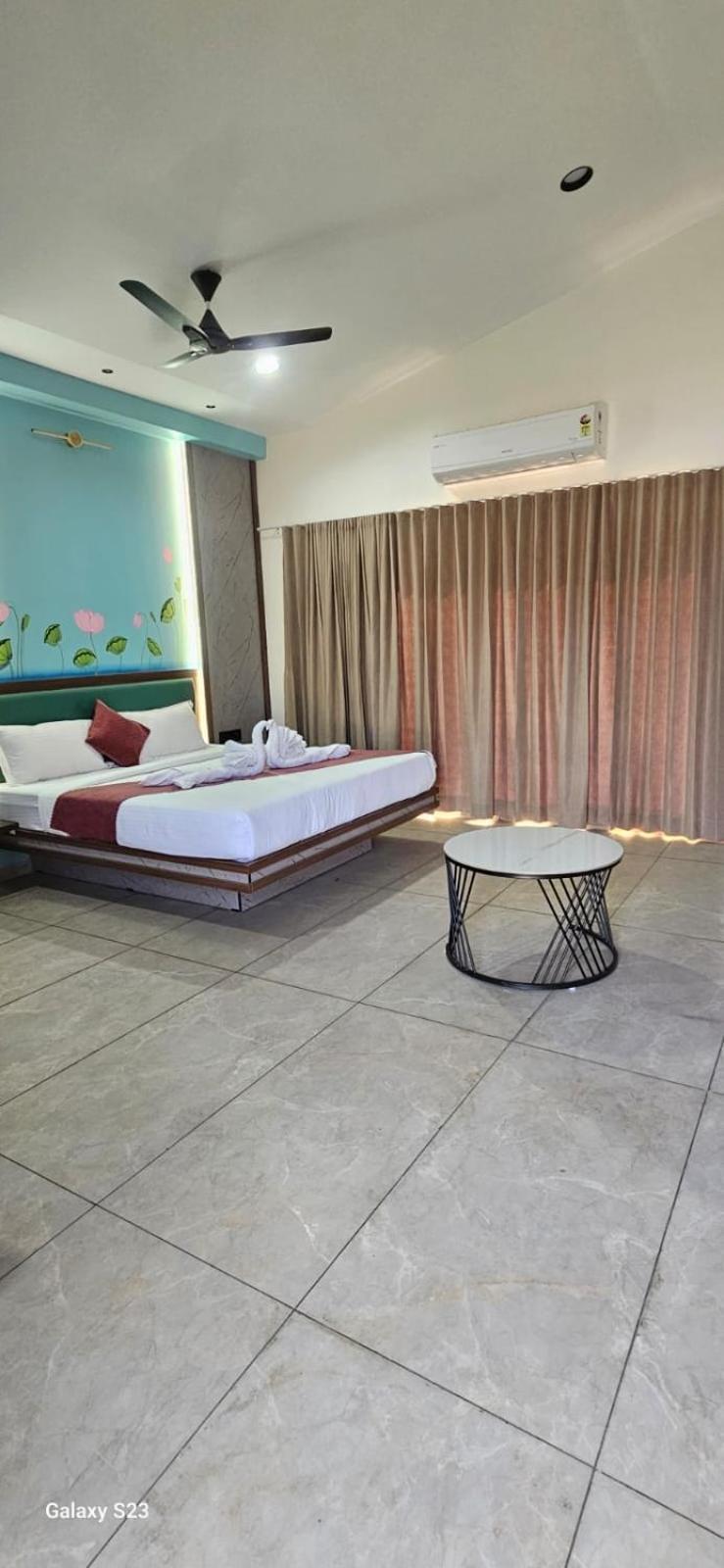 Shree Jalaram Resort Kodāe Kültér fotó