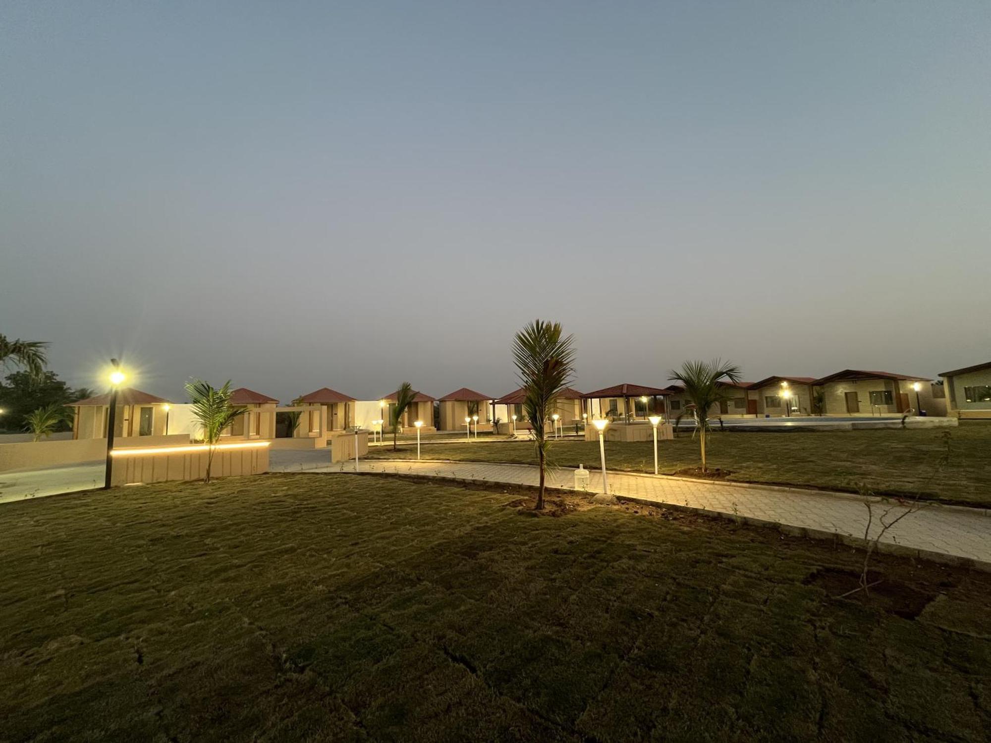 Shree Jalaram Resort Kodāe Kültér fotó
