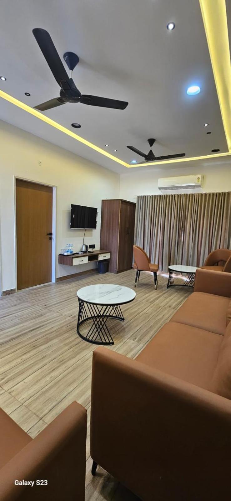 Shree Jalaram Resort Kodāe Kültér fotó