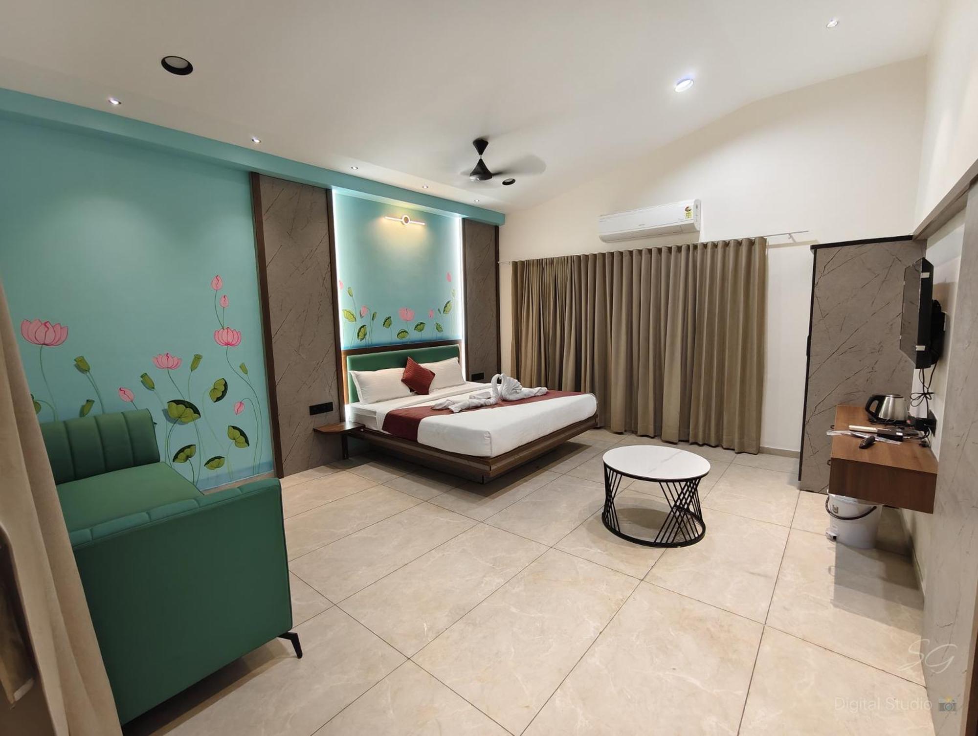 Shree Jalaram Resort Kodāe Kültér fotó