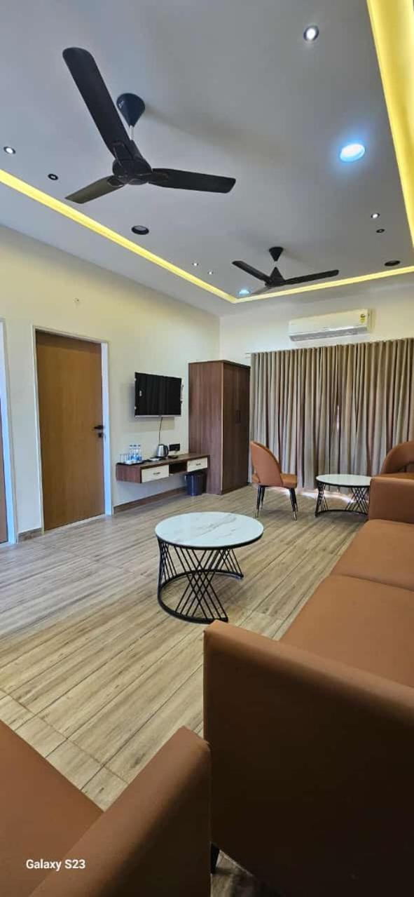 Shree Jalaram Resort Kodāe Kültér fotó