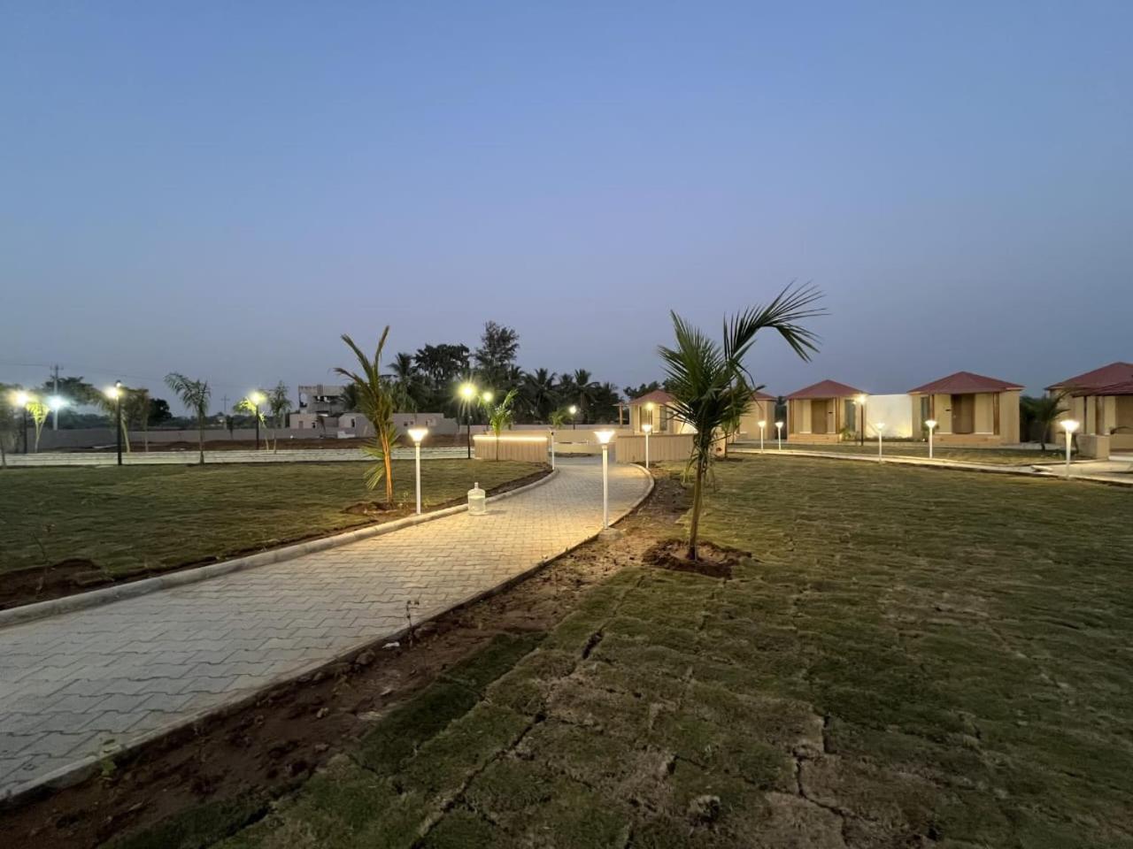 Shree Jalaram Resort Kodāe Kültér fotó